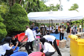 Cegah Corona, Pemkot Dirikan Dapur Umum dan Bagikan Telur Gratis untuk Warga Surabaya