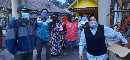 Mensos Risma Gerak Cepat Datangi Lokasi Terdampak Erupsi Gunung Semeru