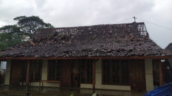 515 Rumah Rusak Diterjang Angin Puting Beliung di Madiun, Pemprov Gerak Cepat