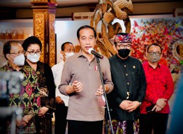 Apresiasi Produk Pengrajin Bali, Jokowi: Kita akan Tunjukkan Pada Dunia