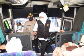 Gubernur Khofifah Dukung Tes Urine Sopir Bus Angkutan Natal dan Tahun Baru