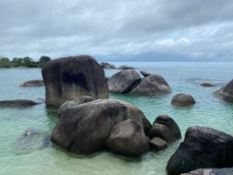 Pulau Belitong, Tawarkan Lanskap Indah Pantai dengan Batu Granit Menjulang