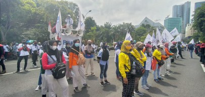 Tuntut Revisi UMP 2022, Buruh Jatim Kembali Gelar Aksi di Grahadi