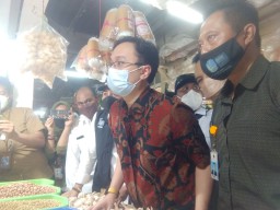 Tinjau Pasar Wonokromo Jelang Nataru, Wamendag: Aman