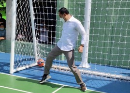 Kecerian Wali Kota Eri Cahyadi Bersama Warga Sememi Surabaya di Minggu Pagi