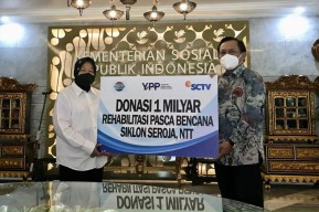 Mensos Risma Terima Bantuan 1 Miliar untuk Disalurkan kepada Korban Bencana NTT
