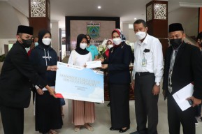 Pertamina Salurkan Bantuan untuk Anak Yatim Piatu Korban Covid-19 di Batu