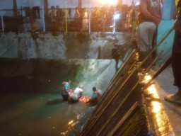 Bocah di Surabaya Tewas Tenggelam  saat Berenang di Sungai Jalan Kartini