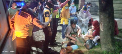 Dramatis, Ibu ini Melahirkan di Pinggir Jalan Ir Soekarno MERR Surabaya