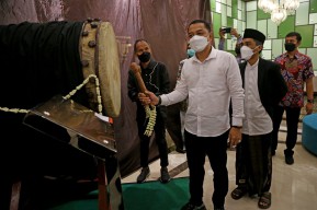 Wali Kota Eri Cahyadi Minta Semua Mal di Surabaya Sediakan Musala