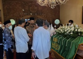 Suasana saat Presiden Jokowi Melayat ke Rumah Duka Pamannya Miyono di Solo