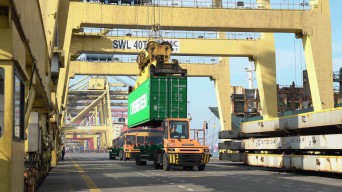 Catatan Pelindo: Arus Peti Kemas di Tahun 2021 Mengalami Pertumbuhan 7 Persen