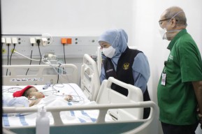 Berhasil Pisahkan Bayi Kembar Siam, RSU dr Soetomo Diapresiasi Gubernur Khofifah