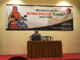 Emak-emak di Jawa Timur Lebih Pilih Risma daripada Khofifah untuk Pilpres 2024