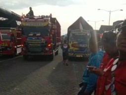 Demo Supir Truk Masih Berlangsung, Sampai Petang ini Jalan A Yani Tutup Total