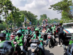 Demo Driver Ojek Online 'Hijaukan' Kota Surabaya