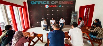 Halo Bro..., PSI Surabaya Kunjungi Kantor selalu.id dengan Semangat Kepemudaan