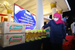 Pemprov Gelontorkan 3.500 Ton Minyak Goreng ke 17 Daerah di Jawa Timur
