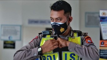 Jangan Ngeyel Jika Melanggar Lalu Lintas, Polisi di Surabaya Dibekali Bodycam