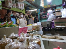 Sidak Pasar, Satgas Pangan Jatim Temukan Harga Minyak Goreng Curah di Atas HET