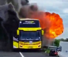 Sempat Terjadi Ledakan Pada Bus yang Terbakar di Tol Pandaan