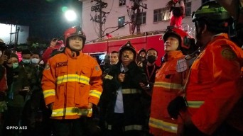 Walikota Eri Cahyadi Memastikan Tidak Ada Korban pada Kebakaran Tunjungan Plaza