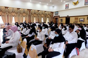 67 CPNS Pemkot Surabaya Terima SK Wali Kota