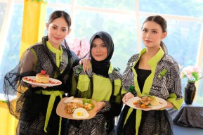 Tampil Beda, Hotel Quest Gelar Food and Fashion Parade Sambut Ramadan