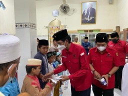 PDIP Surabaya Gelar Bukber dan Santuni Anak Yatim