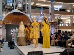 Desainer Fashion Munway Angkat Puisi Cinta Sultan Turki Jadi Rancangan Busana