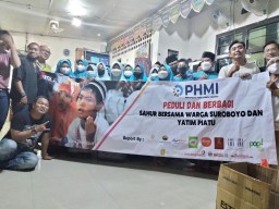 Persatuan Hotel dan Media Bagi Sahur Gratis untuk Warga Surabaya dan Anak Yatim