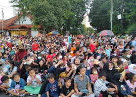 Antusias Masyarakat Tonton Pawai Mobil Hias Rangkaian HUT Surabaya ke 729