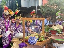 Ini Resep Quest Hotel Darmo Jadi Juara Bertahan Festival Rujak Uleg Surabaya