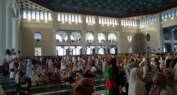 Insiden saat Salat Id di Al Akbar Surabaya, Laporan Kehilangan HP hingga Anak
