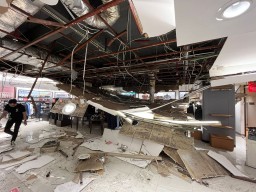 Plafon Counter Matahari di Delta Plaza Surabaya Ambruk, Lantai 4 Ditutup