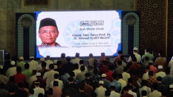 Gubernur Khofifah Sampaikan Duka Mendalam atas Berpulangnya Buya Safii Maarif
