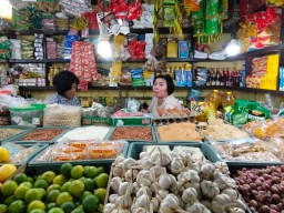 Harga Bahan Pokok di Surabaya Meroket, Pedagang Mengeluh
