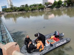 Diduga Bunuh Diri, Perempuan di Surabaya Loncat ke Sungai dari Jembatan Jagir