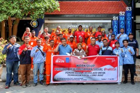 Gandeng ITS, Mensos Risma Gelar Workshop Pembuatan Kapal untuk Pemuda Papua