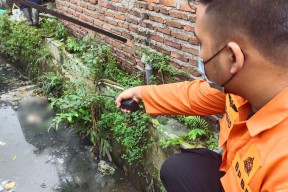 Mayat Bayi Mengapung di Sungai Jemur Surabaya Bikin Geger Warga