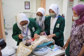 Peduli Kesehatan Ibu dan Bayi, Unusa Gelar Pemeriksaan dan Senam Yoga