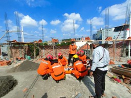 Pekerja Bangunan di Surabaya Tersengat Listrik hingga Terjatuh dari Lantai 3