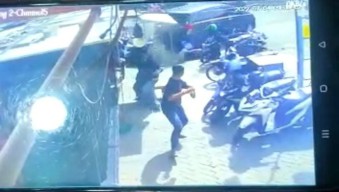 Kecelakaan di Surabaya, Mobil Mundur Kecepatan Tinggi Tabrak Warung dan 3 Motor