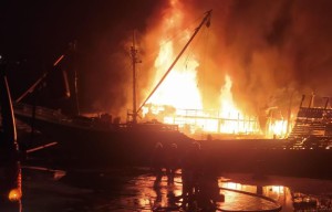 Dua Kapal Kargo Terbakar di Pelabuhan Kalimas Surabaya