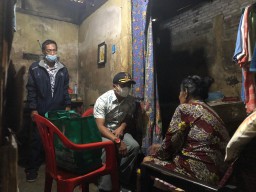 Kisah Camat di Surabaya Bantu Nenek Sebatang Kara Berjuang Hidup Melawan Stroke