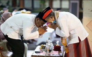 Bupati Ony Sambut Kedatangan Jemaah Haji di Pendopo Wedya Graha Ngawi