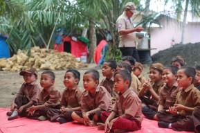 Rangkaian HAN, Kemensos Berbagi Kebahagiaan dengan Anak-anak Korban Gempa Majene