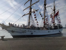 30 Hari Berlayar, Laskar Jalur Rempah Bersama KRI Dewa Ruci Kembali ke Surabaya