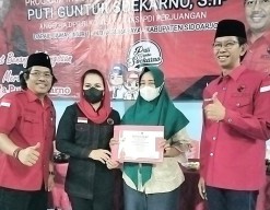 Peduli Pendidikan, Puti Guntur Serahkan 17 Ribu Beasiswa di Surabaya & Sidoarjo