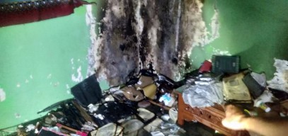 Ditinggal Jemput Anak Sekolah, Rumah di Pondok Maritim Surabaya Terbakar